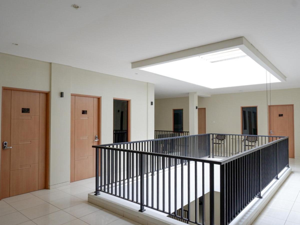 Reddoorz Near Exit Tol Banyumanik 2 Hotel Srondolwetan Exterior foto
