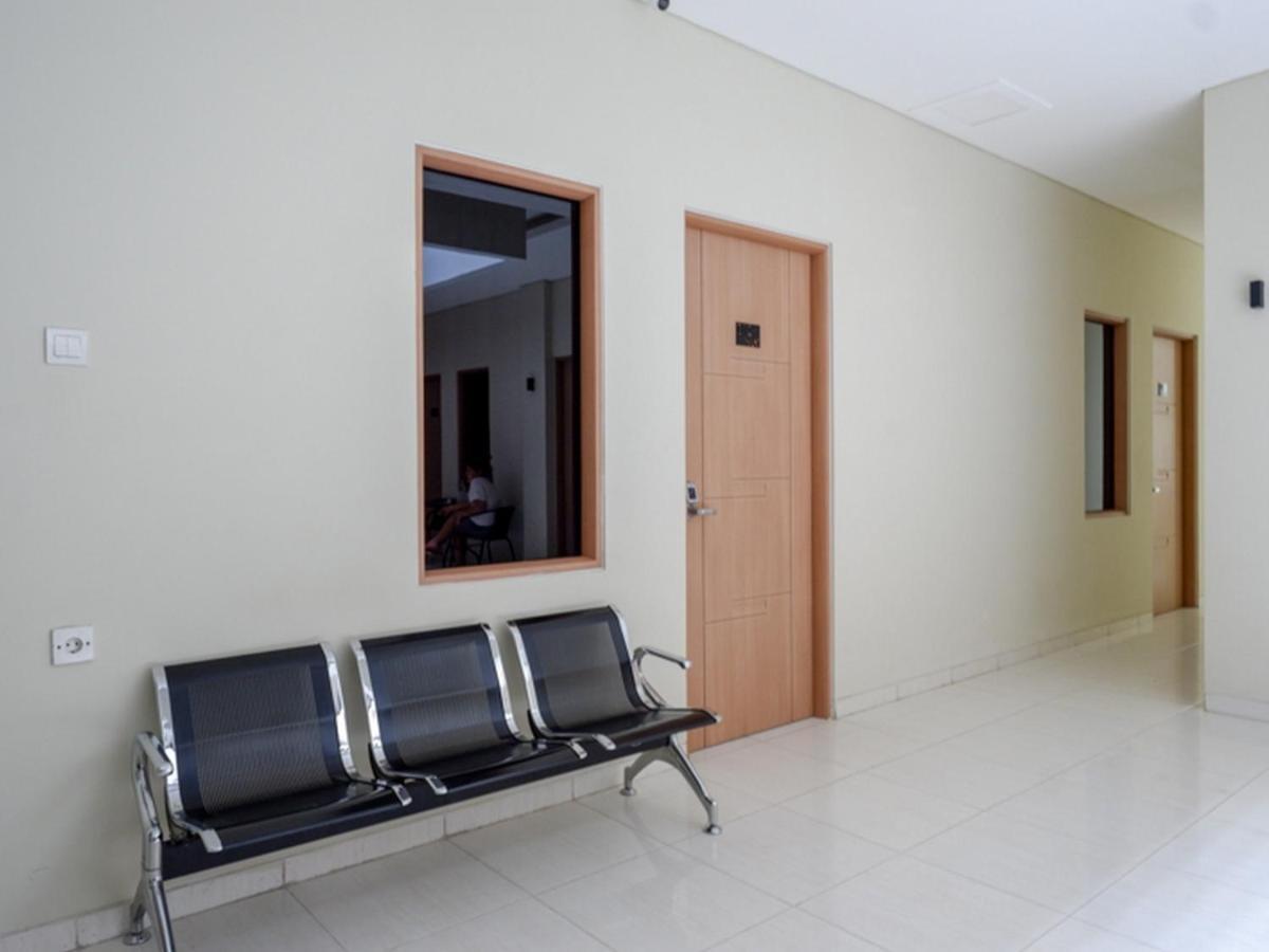 Reddoorz Near Exit Tol Banyumanik 2 Hotel Srondolwetan Exterior foto