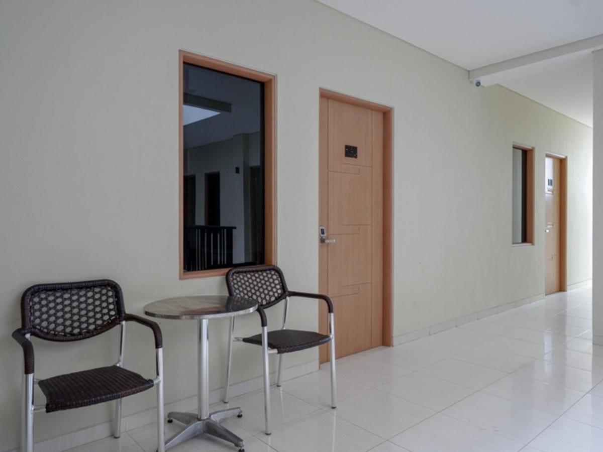 Reddoorz Near Exit Tol Banyumanik 2 Hotel Srondolwetan Exterior foto