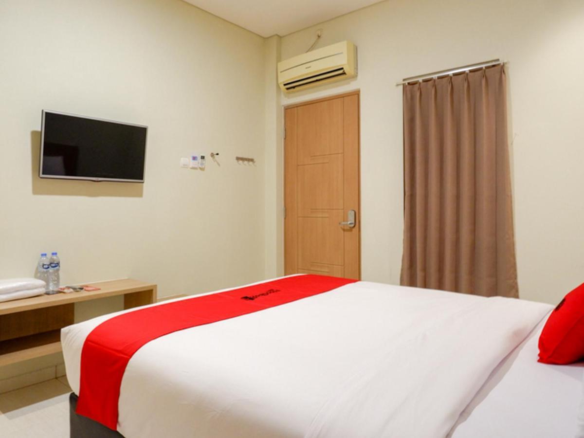 Reddoorz Near Exit Tol Banyumanik 2 Hotel Srondolwetan Exterior foto