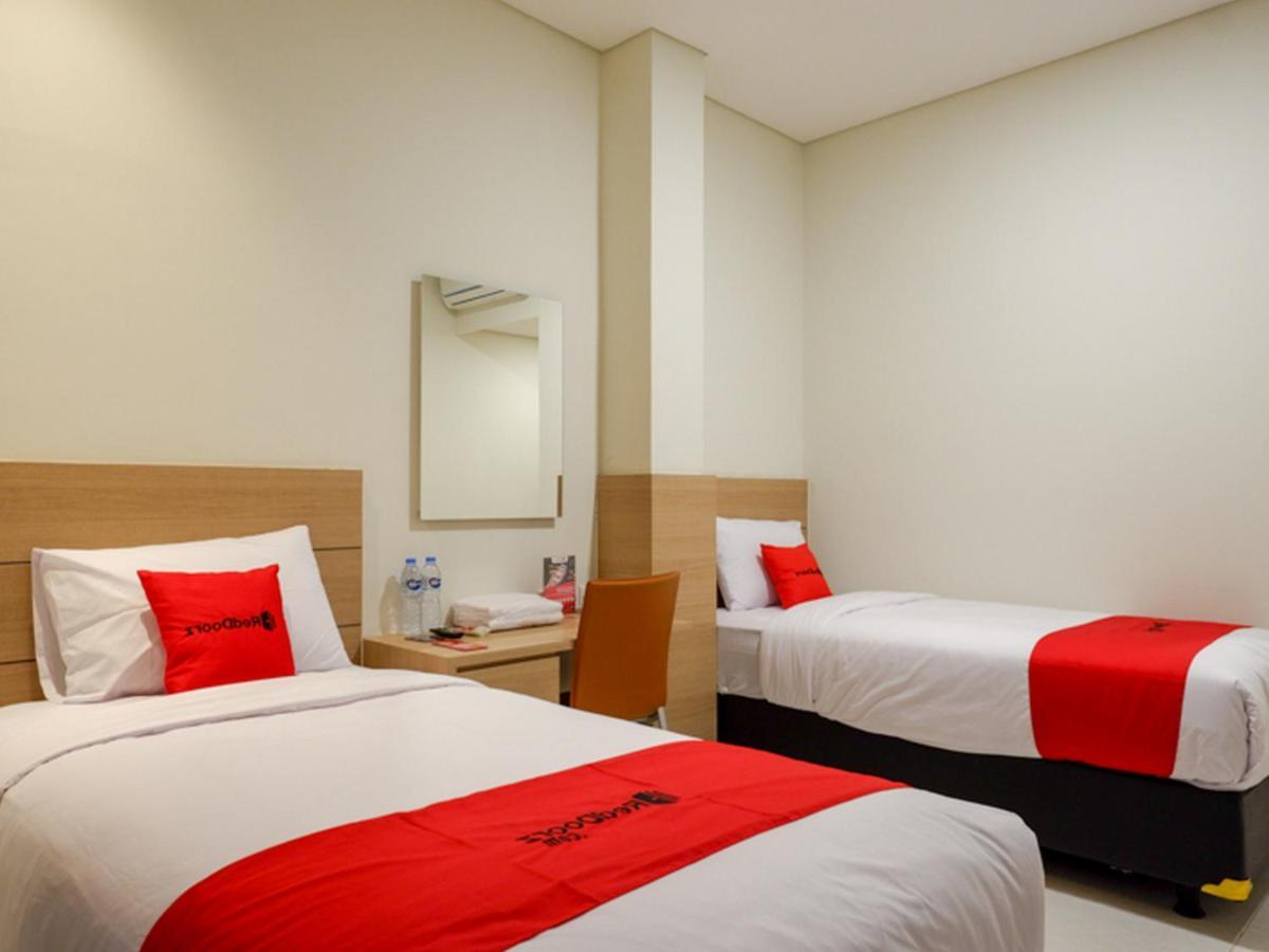 Reddoorz Near Exit Tol Banyumanik 2 Hotel Srondolwetan Exterior foto
