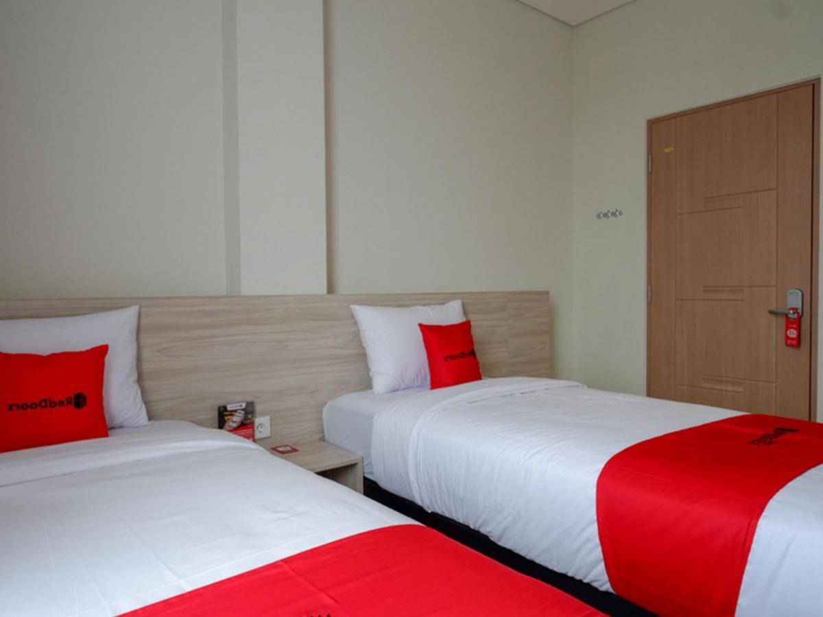 Reddoorz Near Exit Tol Banyumanik 2 Hotel Srondolwetan Exterior foto