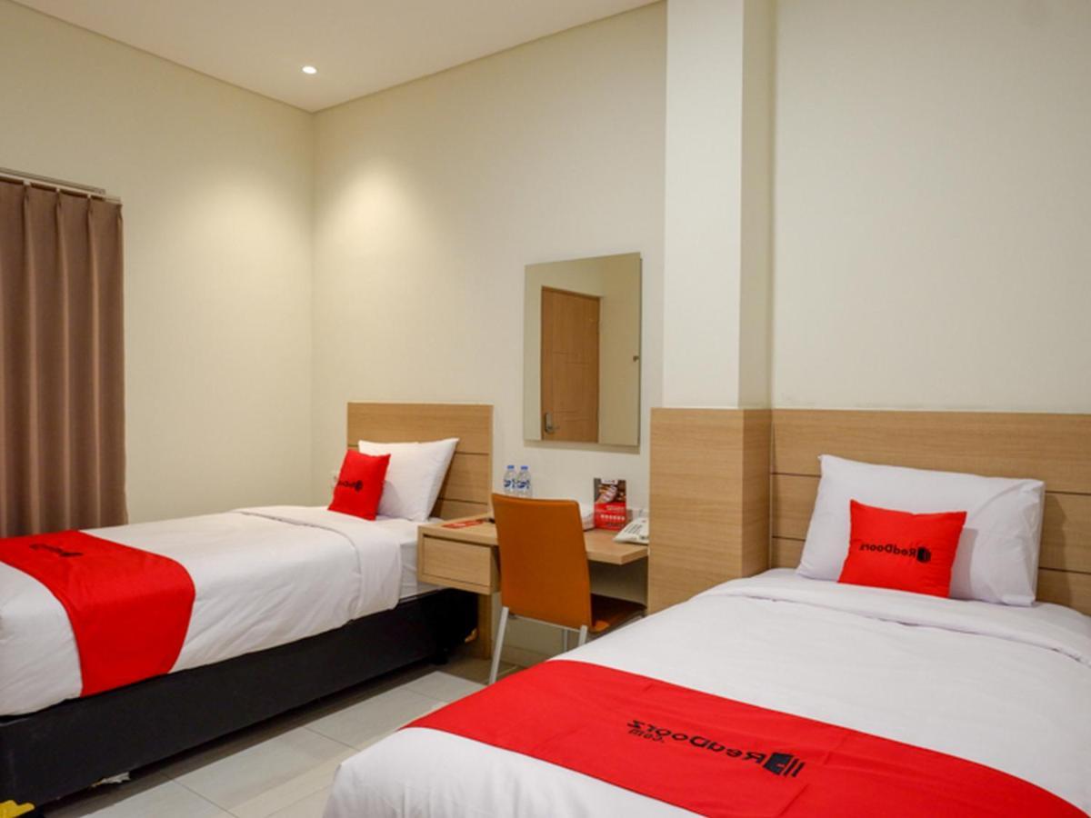 Reddoorz Near Exit Tol Banyumanik 2 Hotel Srondolwetan Exterior foto